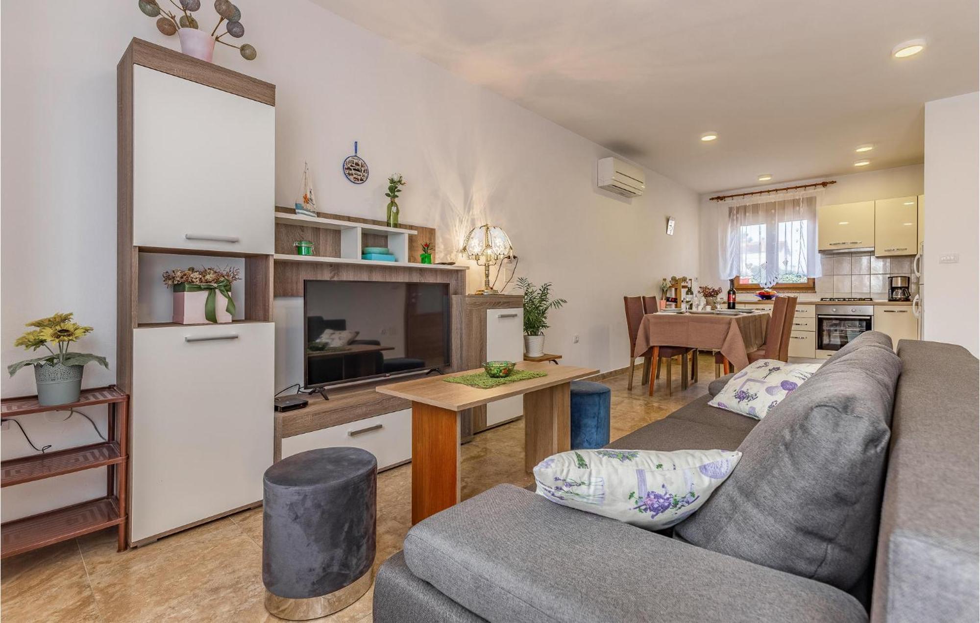 Awesome Apartment In Pula With Wifi Luaran gambar