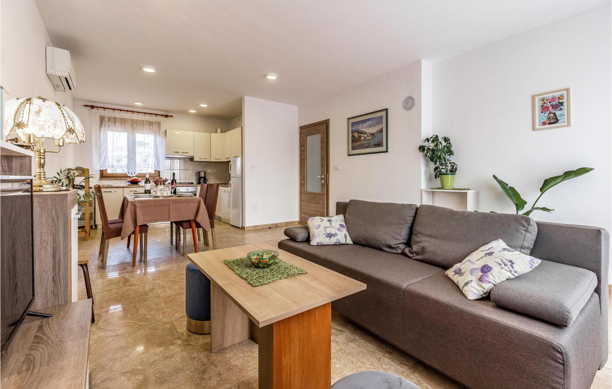 Awesome Apartment In Pula With Wifi Luaran gambar