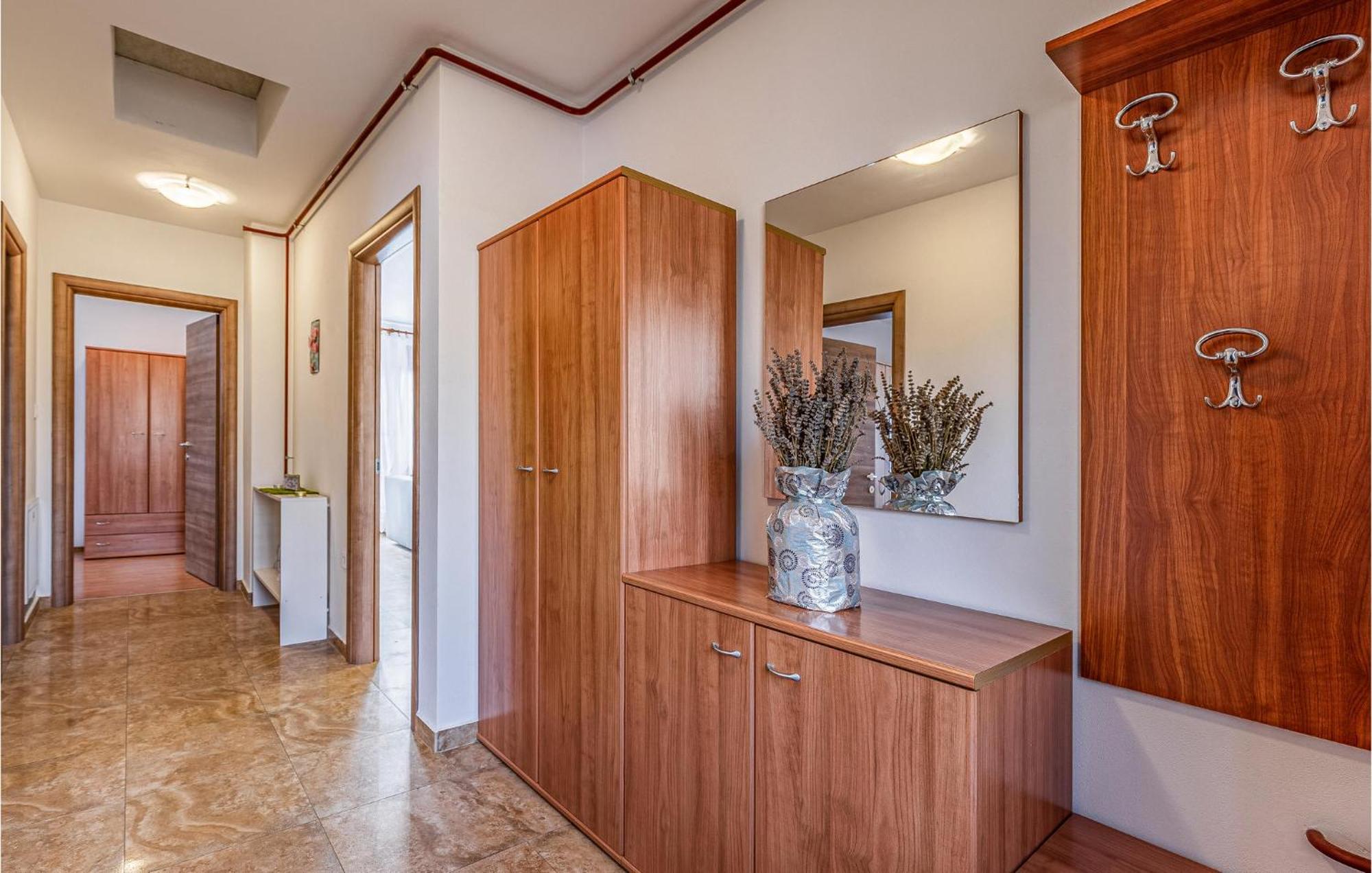 Awesome Apartment In Pula With Wifi Luaran gambar