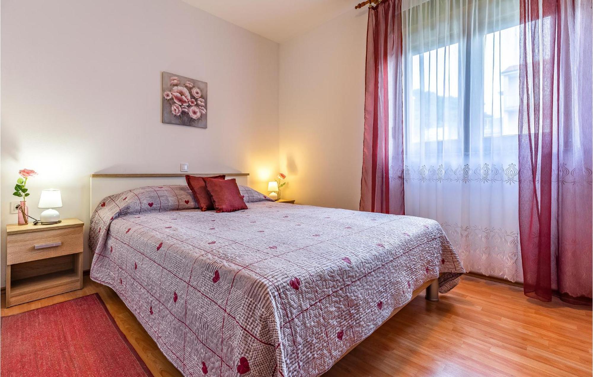 Awesome Apartment In Pula With Wifi Luaran gambar